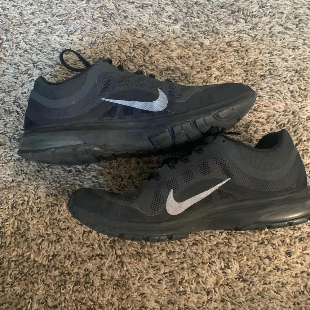 Men’s Black Nike Sneakers